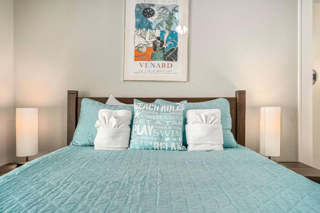 Beachy Bungalow! 2bd, King Bed
